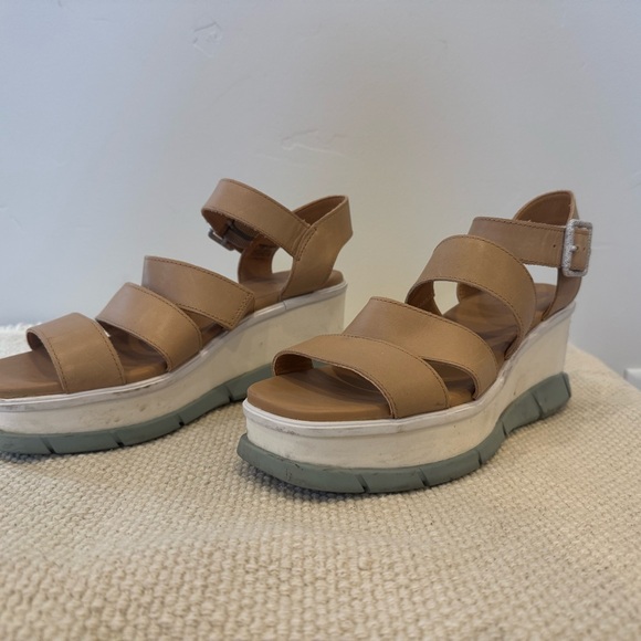 Sorel Shoes - Women's Tan Platform Sandals